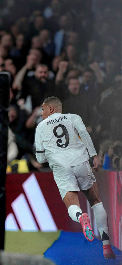 中超转会市场：广州队签下外援,