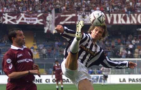 官方：韩国门将郑民基结束租借离开广岛三箭，回归水原FC