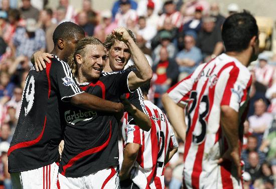 2026年美加墨世界杯扩军至48队，小组赛规则革新，淘汰赛对阵更复杂，传统强队与新势力激烈竞争。