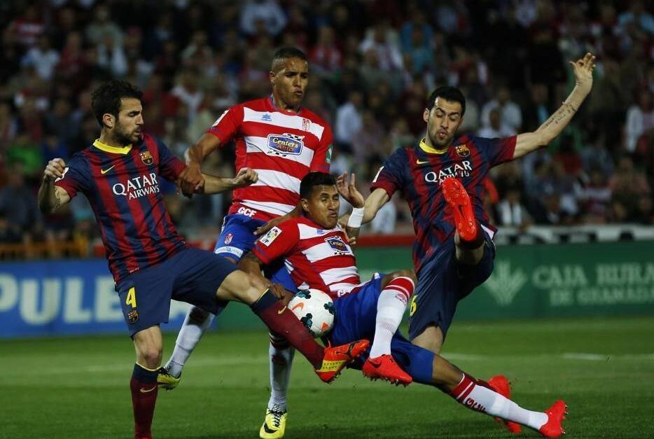 新疆一家进出口贸易公司向阿图什市捐赠足球场，价值1亿元