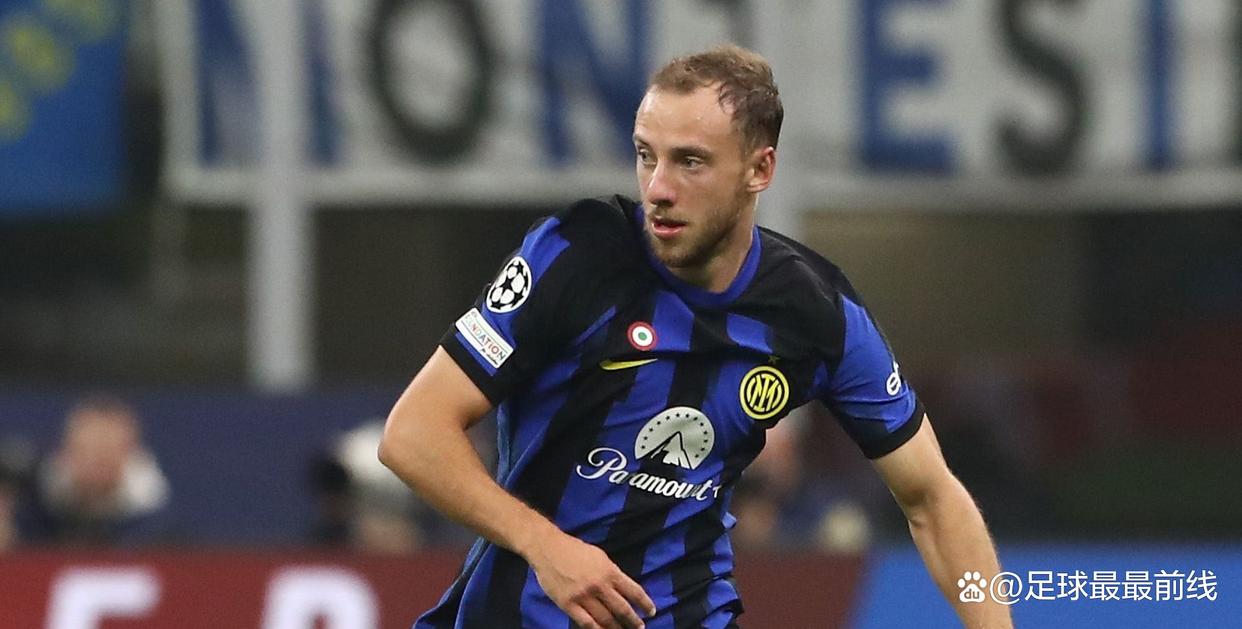 比利亚：传统9号位并没有消失，我非常欣赏阿尔瓦雷斯