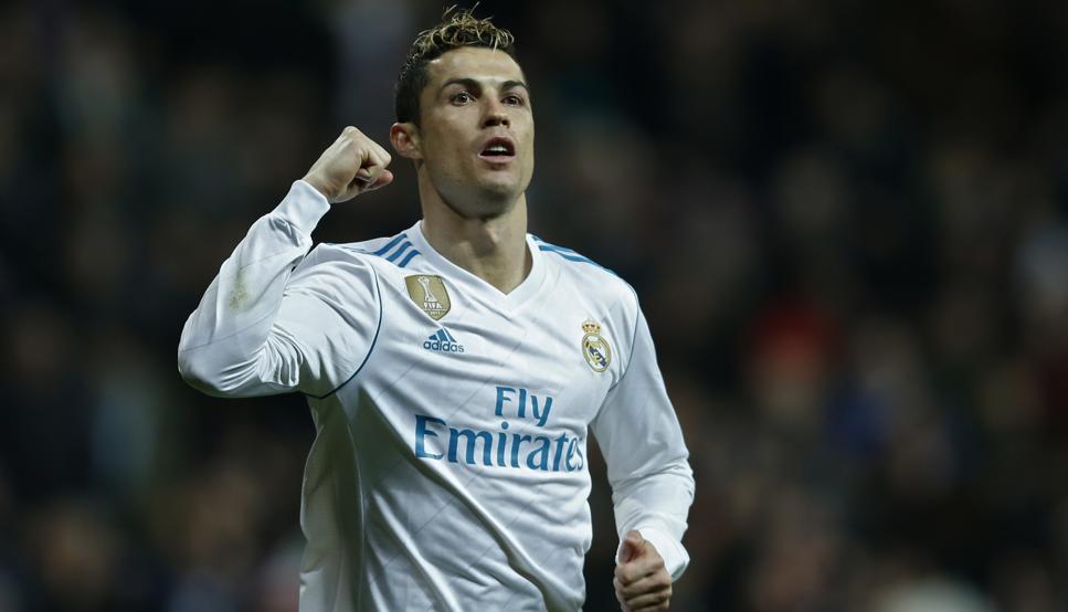 拜仁莱万梅开二度战胜门兴