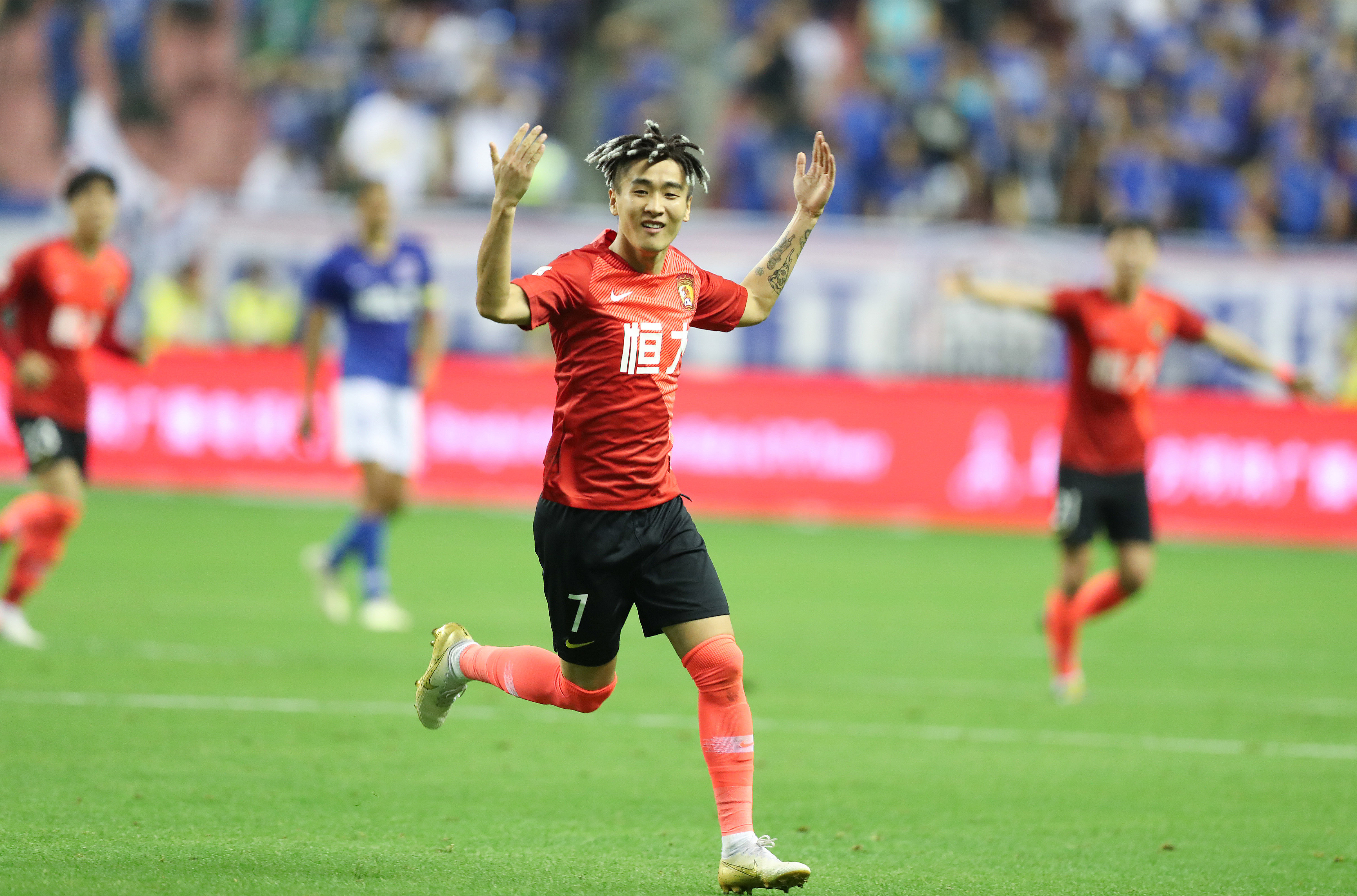 足球世界足球先生候选名单出炉，引发热议